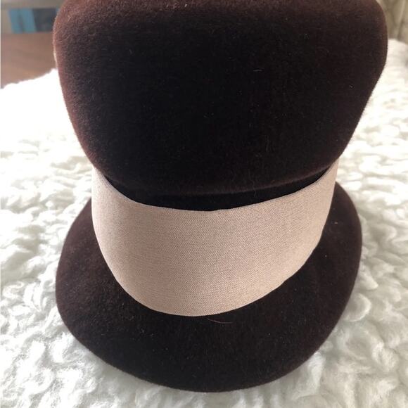 Vintage MICHELE Brown Velvet Bucket Hat w/ Beige Band - Picture 3 of 5